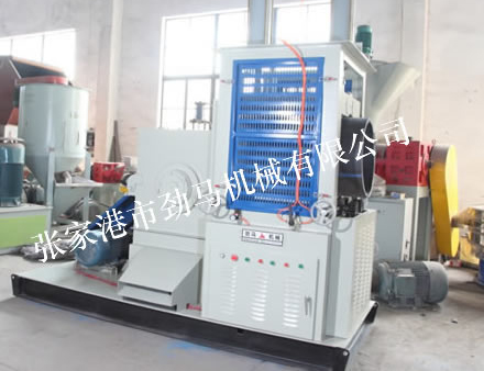 努力的板材破碎機(jī)設(shè)備讓我學(xué)會(huì)珍惜手邊的幸福